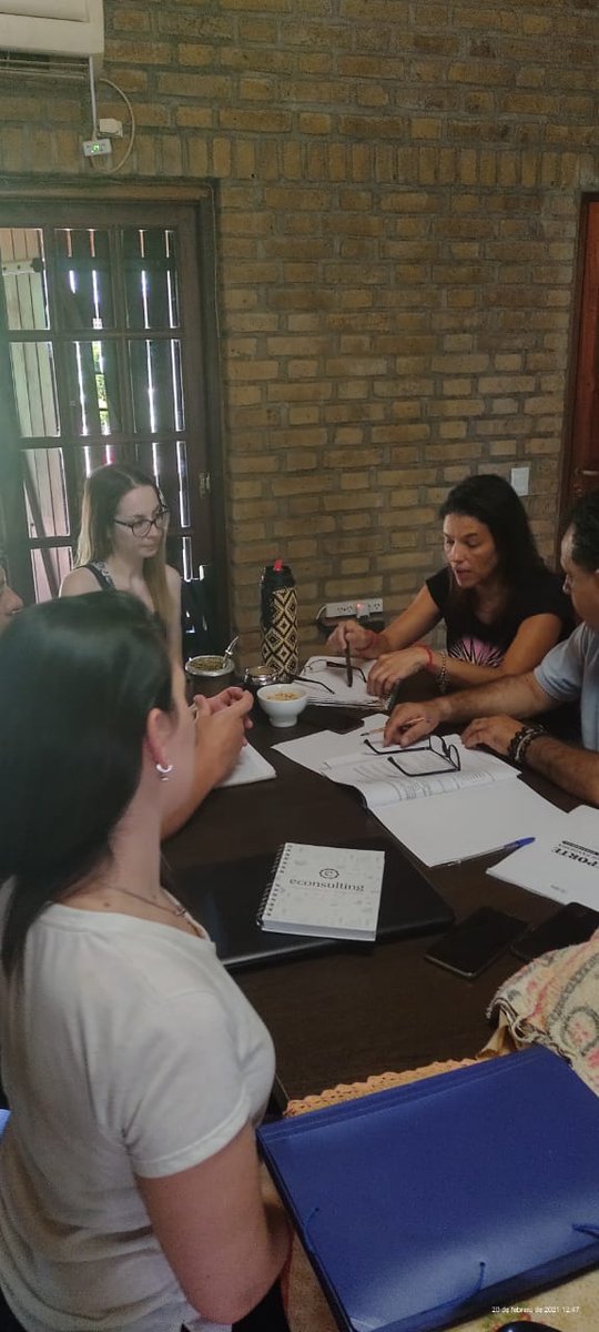 codeimisiones's tweet image. #SOMOSCODEIM2021
Reunion en Obera , planificando, debatiendo,  buscando herramientas y dispositivos Programa #NuevosRostros2021
#SOMOSCODEIM