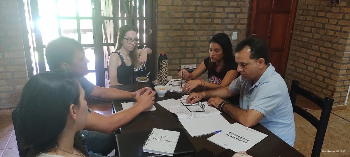 codeimisiones's tweet image. #SOMOSCODEIM2021
Reunion en Obera , planificando, debatiendo,  buscando herramientas y dispositivos Programa #NuevosRostros2021
#SOMOSCODEIM