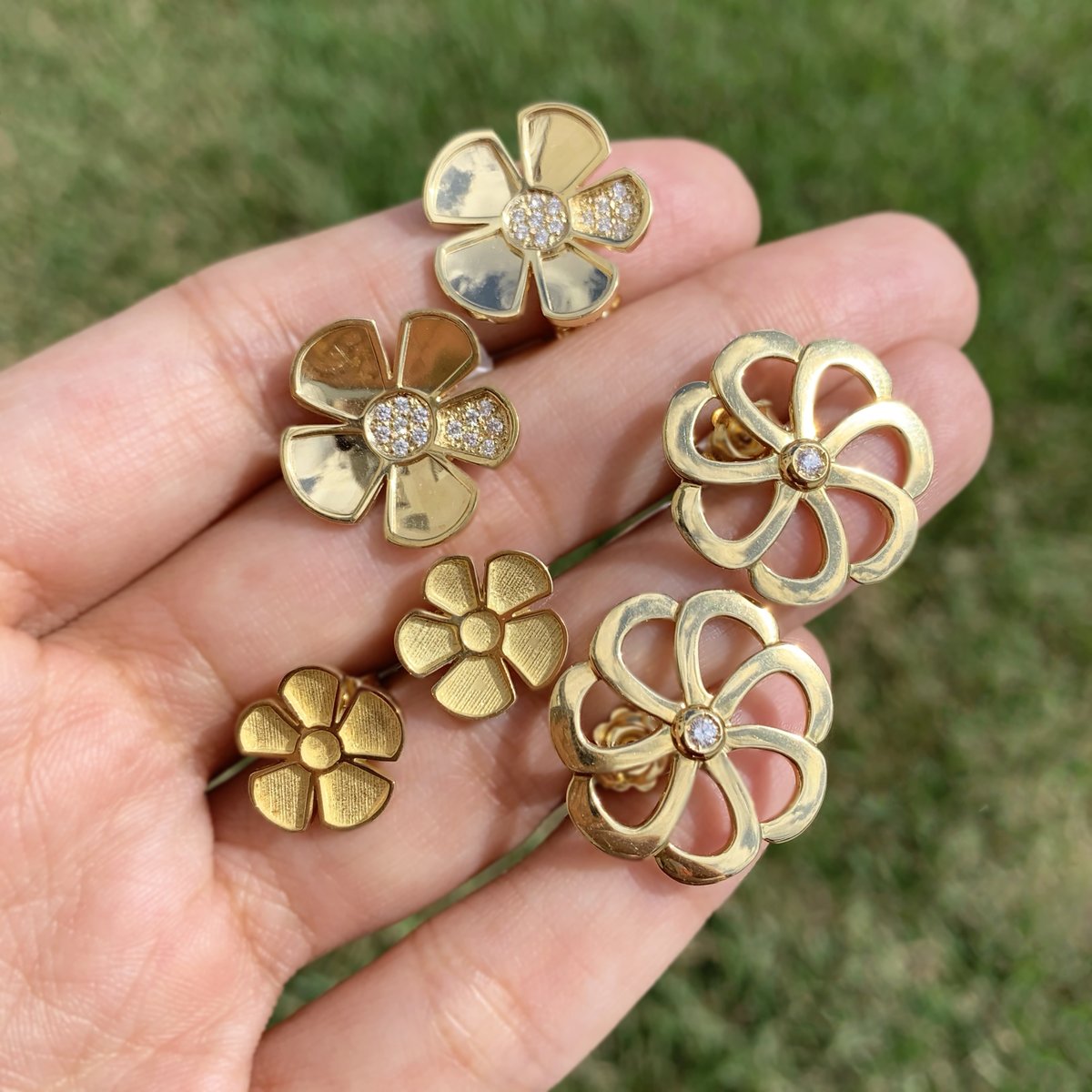 Fresh florals by L.Klein 🌼 These lovely studs are giving us all the sunny springtime vibes. Take your pick at #ProvidentJewelry.