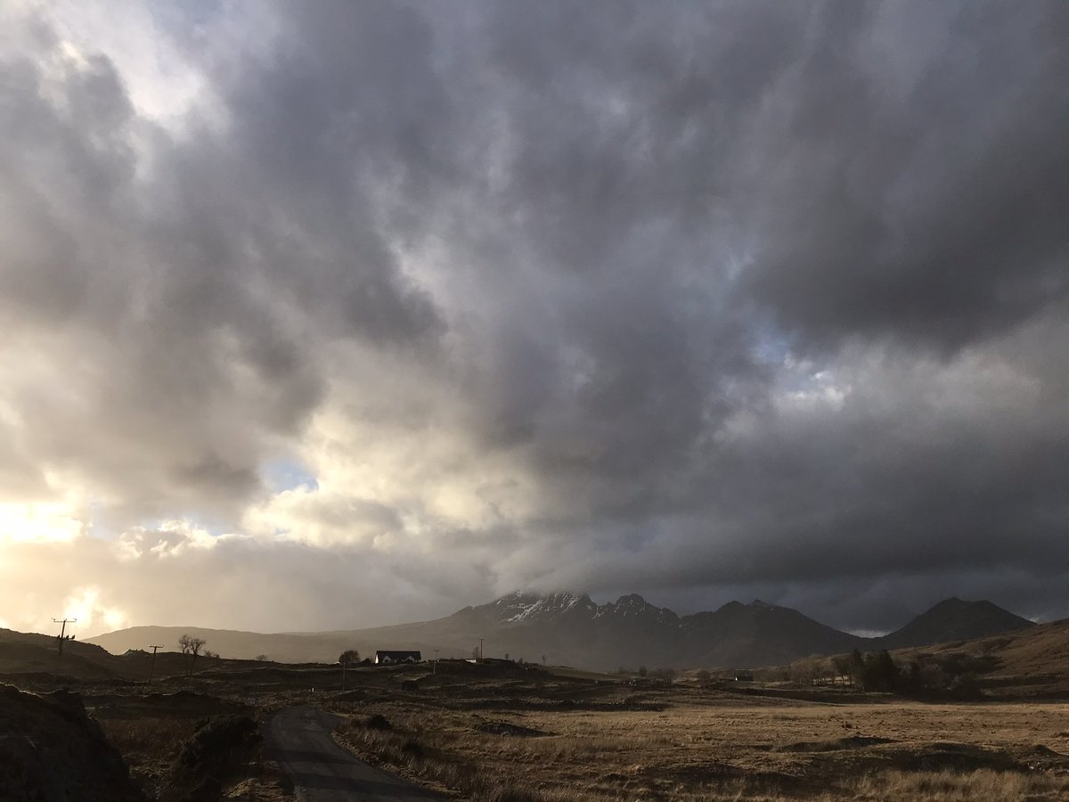 Macinnesplant's tweet photo. #sunset Cuillins, Kilbride, Isle of Skye, Scotland 🏴󠁧󠁢󠁳󠁣󠁴󠁿 21/02/21 @SeanBattyTV @StormHour @angie_weather @VisitScotland @ThePhotoHour @carolkirkwood https://t.co/eelwvwPBEs