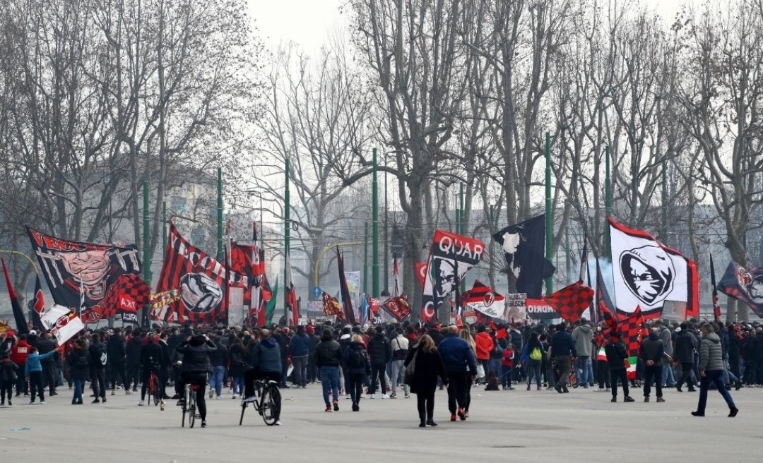 DolceStilMilan's tweet photo. Per noi oggi è una città dolente.
Errato pensare ad un solo fattore,
ma per avere un Milan vincente
bisogna schiarare l’omo migliore.
Ora bisogna ritrovare il mordente
e fare vedere qual è nostro valore.

#MilanInter https://t.co/FHt7rarmPS