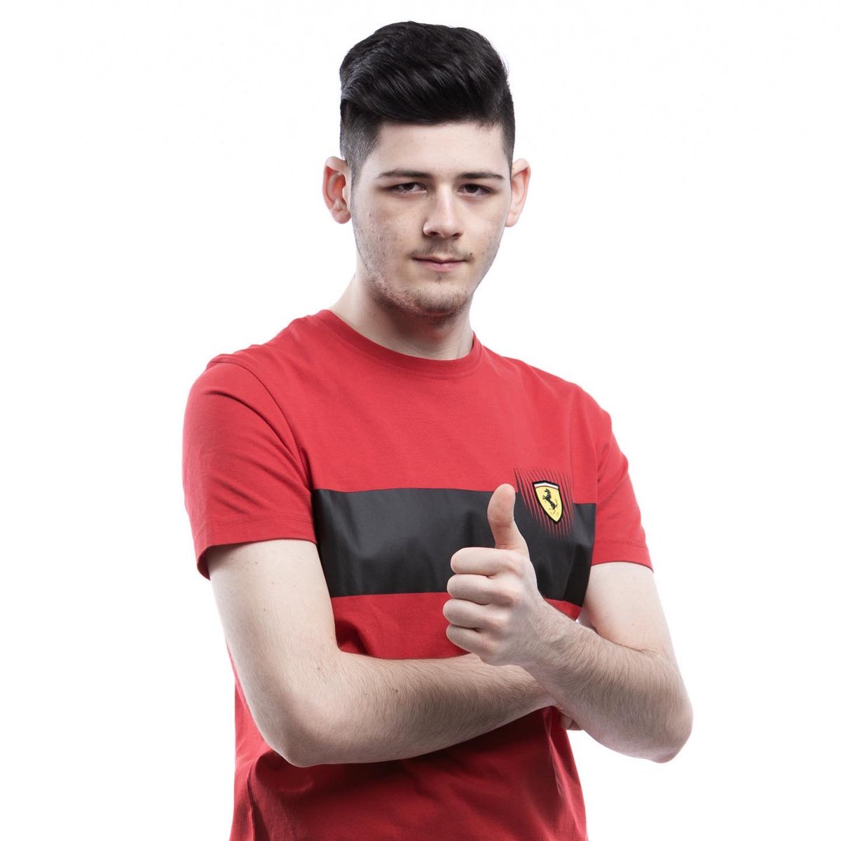 David_Tonizza's tweet image. Suited up with @ferraristore pieces. Lovin&apos; it. 🔥

#MuseiFerrari @MuseiFerrari #MuseoFerrariMaranello #ScuderiaFerrariCollection