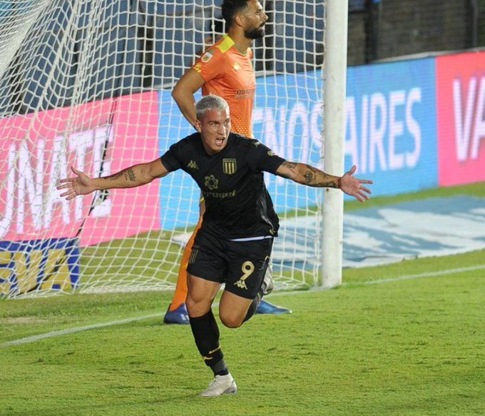 StatsFA's tweet photo. Enzo Copetti marca ante Aldosivi por Copa de la Liga🏆su 1er gol en Racing🔵⚪️en su debut en el club

Suma 2 goles en Primera:

Atletico Rafaela [1]
Racing [1] https://t.co/jfSMhtTTIB