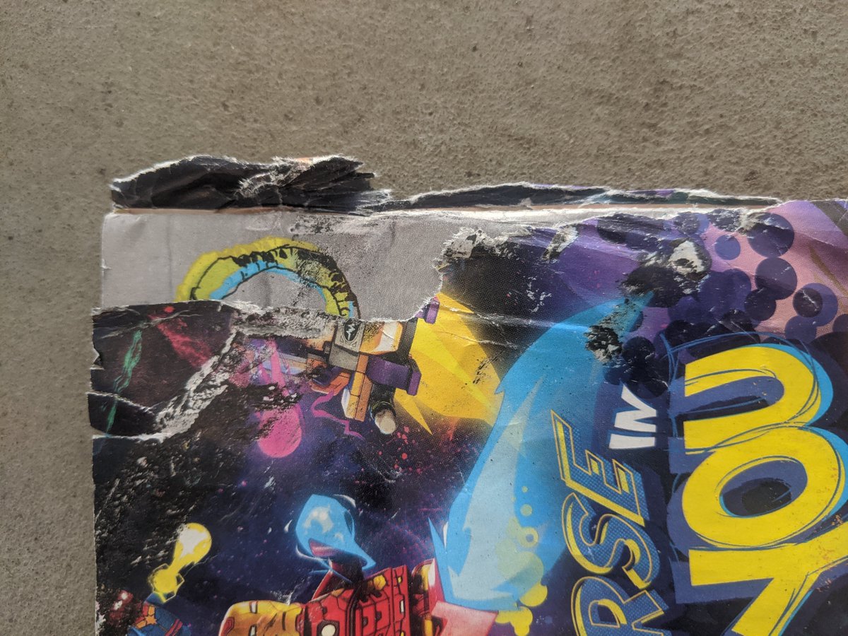 timymengle's tweet image. If you're into comics do yourself a favor and never order via @MidtownComics 

not only do issues come out of order they also come in this condition.