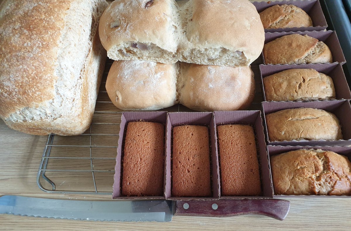 heritage_notes's tweet photo. #RealBreadWeek is good encouragement, and mini cakes just to round things off
#spelt #milling #bananabread #onionbread https://t.co/ZVrVz2RIcV