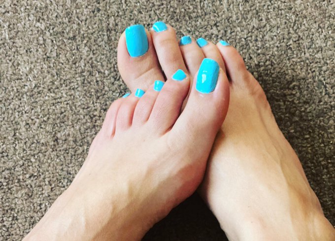S/O to all my #KRAZIES who participated and chose BLUE for my 💅
#footfetishnation #footporn #feetfetishworld