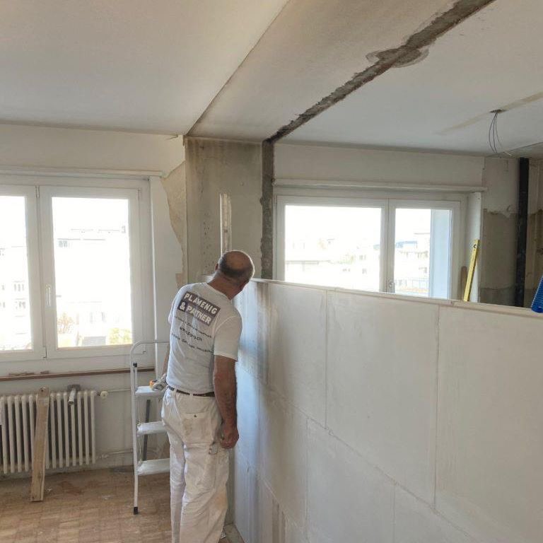 #Gipserarbeiten - Wand aus Vollgipsplatten für nachträgliche Aufnahme von Grundierung und Aufziehputz 1.5mm. Gerne stehen wir auch Ihnen für Ihre Kunden-Gipserarbeiten, ob Umbau oder Neubau, tatkräftig zur Verfügung. #WirbauendieZukunftinderGegenwart #Gipser #Umbau #Renovation