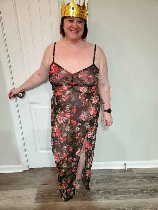 My Slutty Hotwife Queen! https://t.co/Iq7jOpaIk9