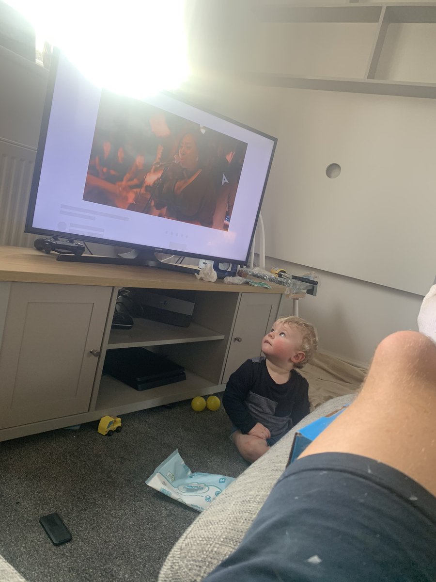 What a Sunday 👌 <a href="/bastilledan/">Dan Smith</a> he loves you! #YouTube #youngfan