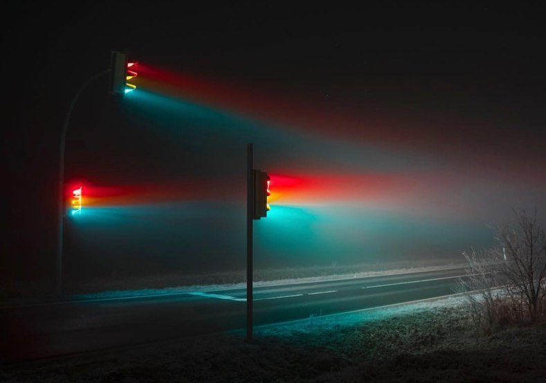 Желтый свет на дороге. Светофор ночью. Светофор в тумане. Эстетичный светофор. Светофор Эстетика.