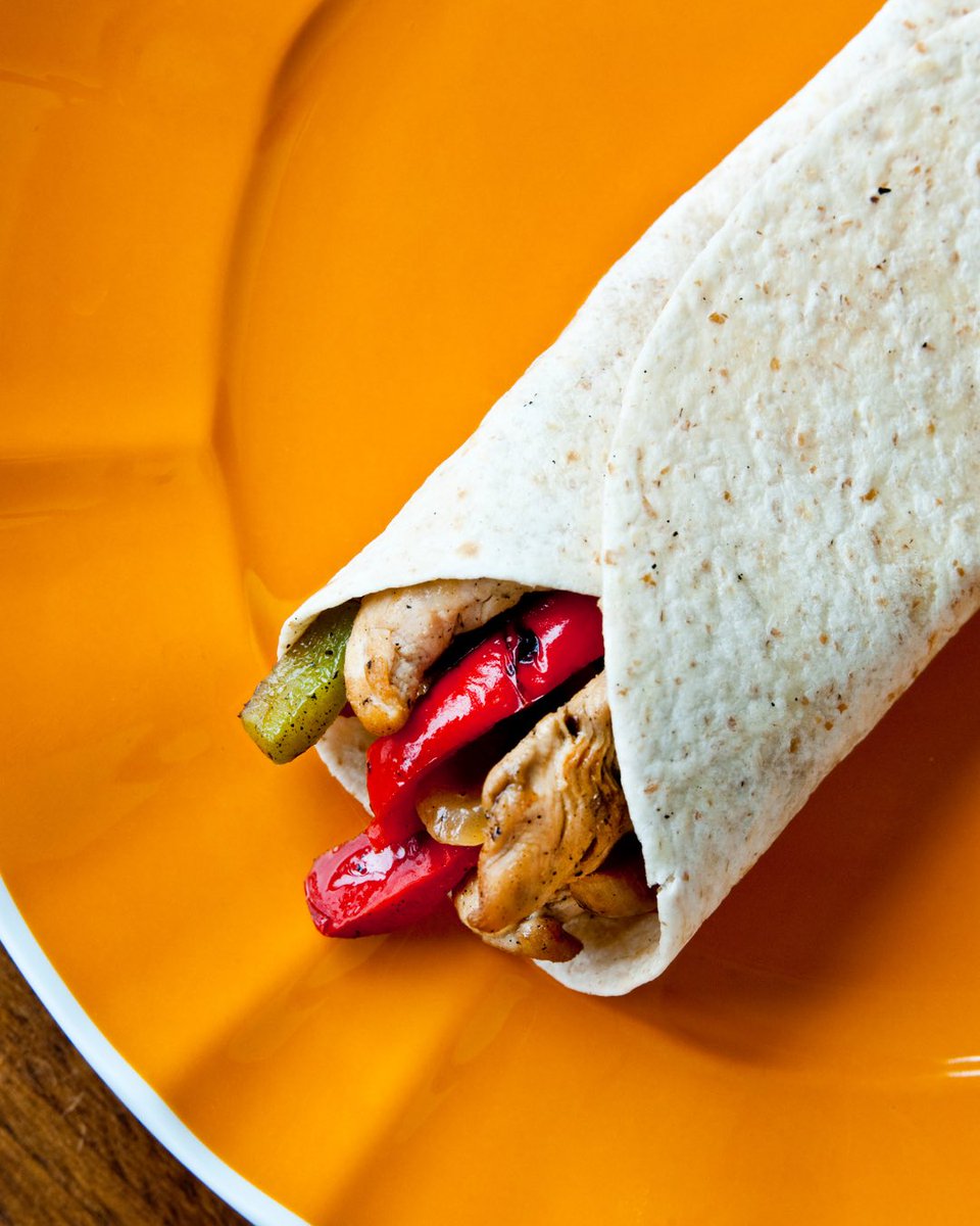 LifeChurchEd's tweet image. We are back feeding our lovely city again today with @SoulFoodEdin!Chicken / Quorn Tortilla wrap with corn on the cob is on the menu today with coconut chocolate slice for dessert! Come and collect a free home-cooked meal. #MoreThanAMeal #NoOneHungry