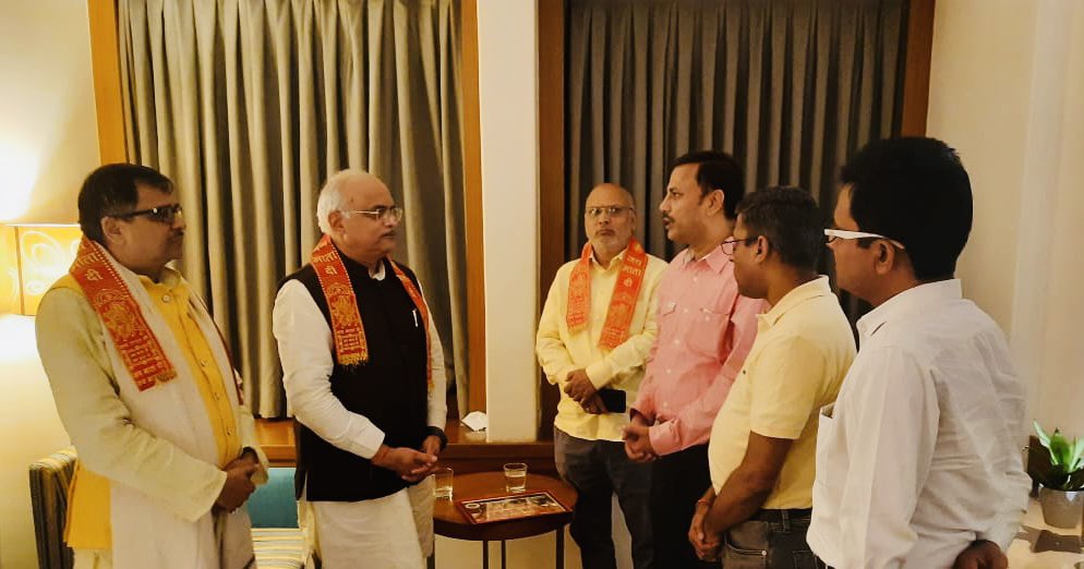 At Patna interacted with social workers Mukesh Hisaria and others, working for Thalassemia kids !They were satisfied that Thalassemia related issues raised by me first in Rajya Sabha and later other platforms last March-April have been acted upon by Govt in Bihar!Felt encouraged!