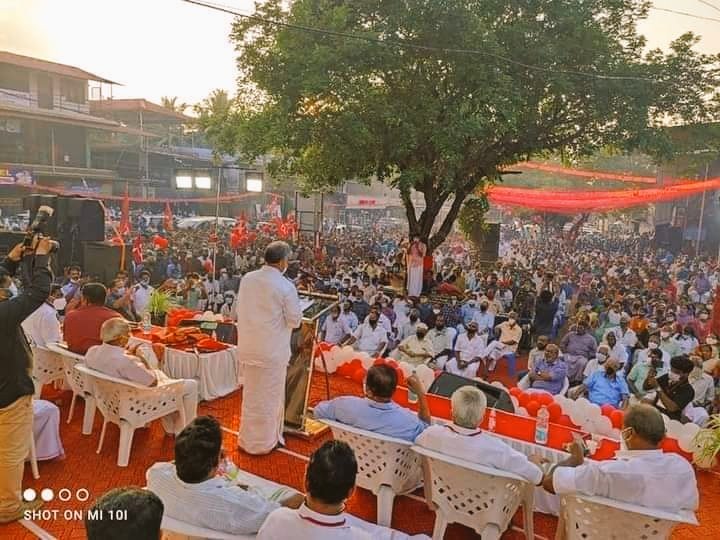 SDey83's tweet photo. Reception to #LDF Vikasana Munnetta Jatha Northern Region - led by #Comrade A Vijayaraghavan in Mankada, Malappuram district
#LDFAgain
#LeftAlternative https://t.co/VAWuLIlrIr