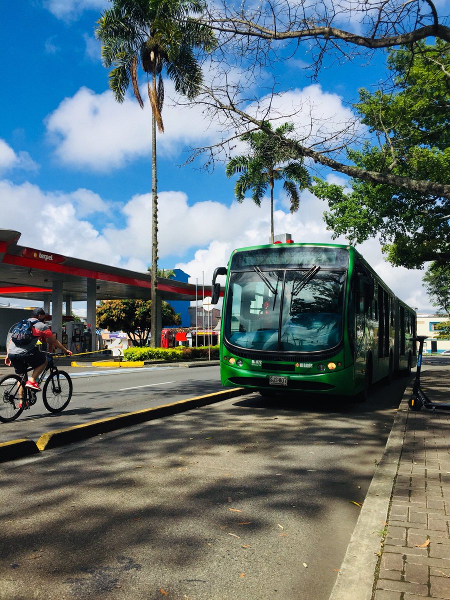 Integra_S_A's tweet photo. ☀️🌈 Feliz y exitoso domingo 🚌😃. #Domingo #Transporte #Megabús #Pereira #Dosquebradas https://t.co/GfErFFYRxd