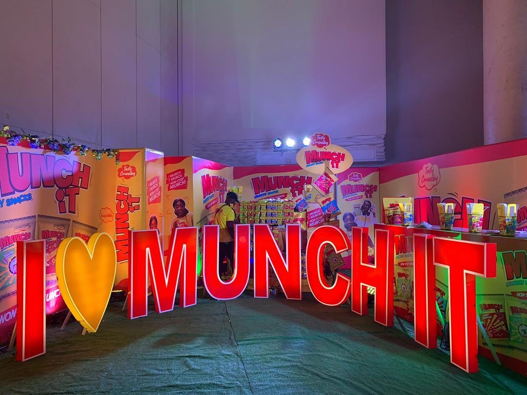 flexybam's tweet photo. We’re live at the 14th headies! Counting down till the show starts. Make sure you head to our stories for exciting coverage, trivias and more! 

Don’t miss out! 😉
#MunchIt #MunchItMania  #Crunchy #NonStopMunch #NonStopFun #MunchItAtHeadies #RoadToTheHeadiesAwards https://t.co/lTYPgN3DWc