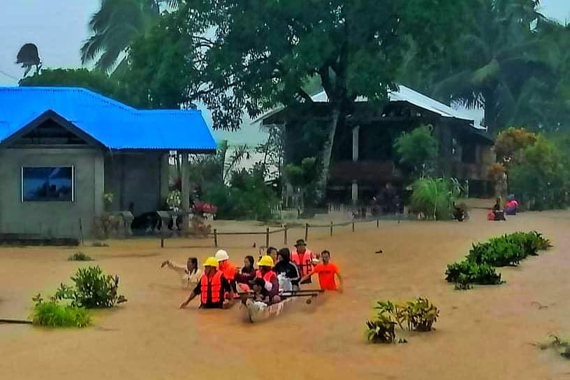 tweetygutsy's tweet photo. Pray for us huhuhuhu๐ญ๐๐๐ฐ Antso, Carmen, Surigao del Sur!๐๐ง๏ธ #AuringPH #TyphoonAuring #PrayForSurigaoDelSur ๐๐๐ https://t.co/V7CDaGTmBm