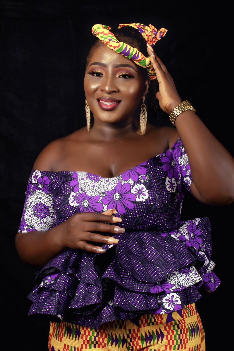 Modifying12's tweet image. A sexy woman 💋💋💋