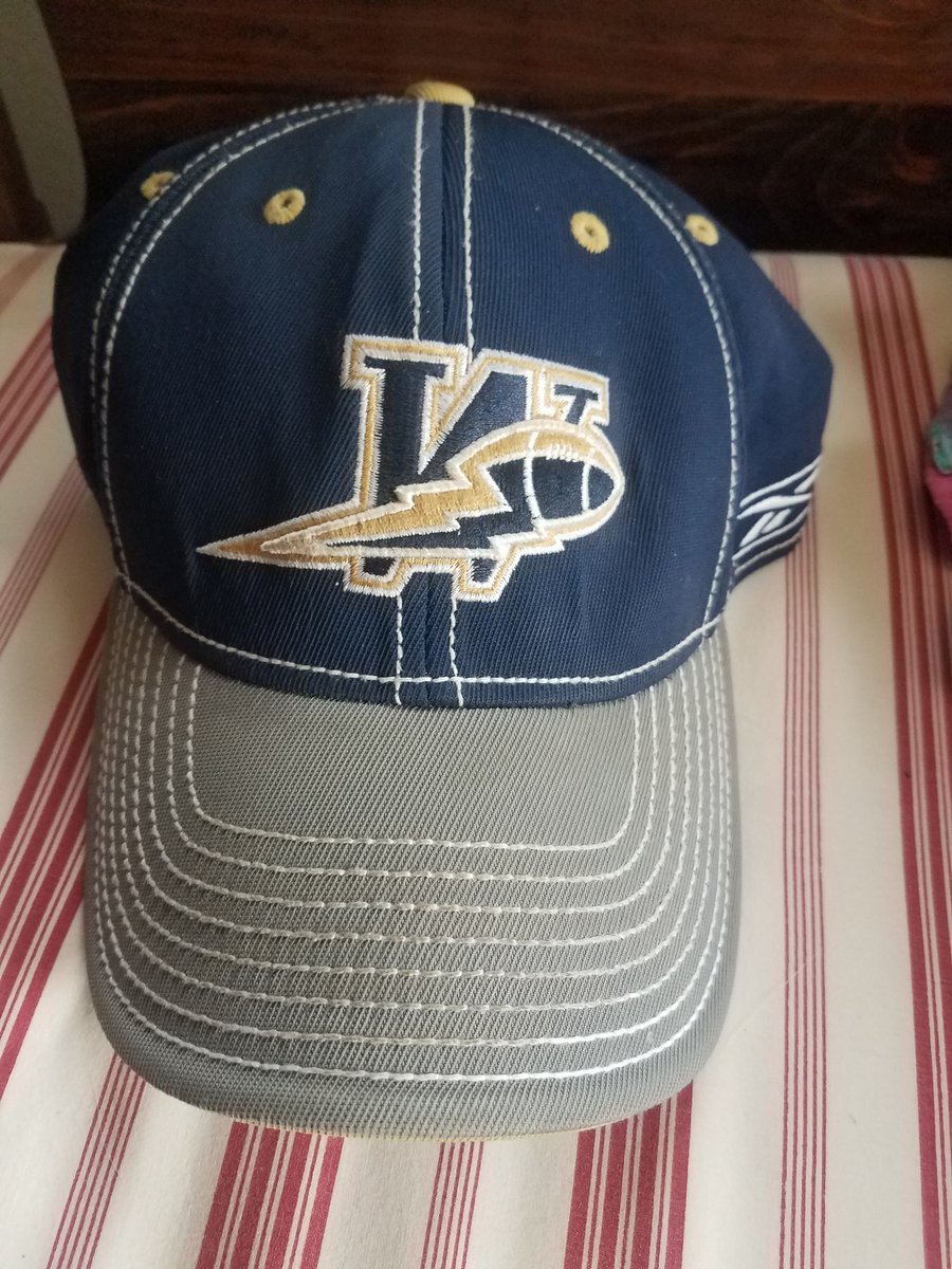 CollectCaps's tweet image. Got this yesterday. Winnipeg Bluebombers.@wpgbluebomberscfl #bluebombers #cfl