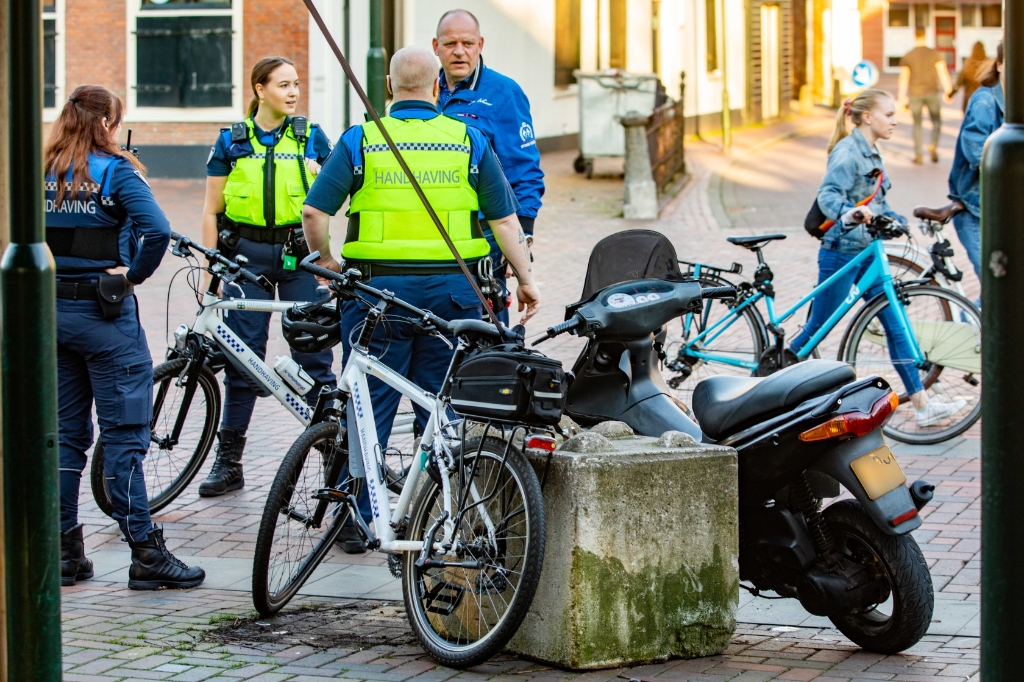 Scooterrijder buiten bewustzijn na inrijden op boa op de Groest - ..