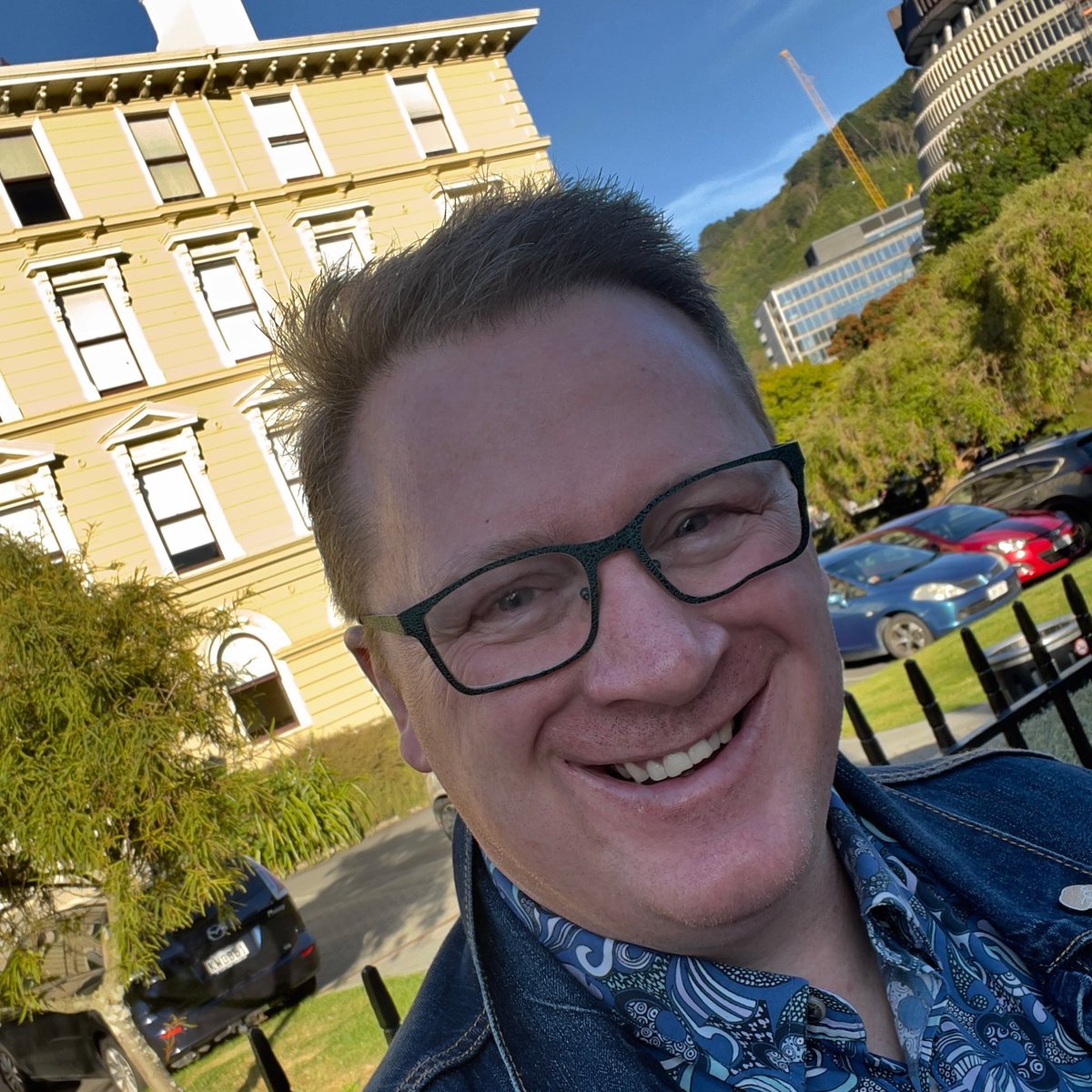 drdeanknight's tweet photo. #sparklybits
Excited to be back in the classroom today — kanohi ki te kanohi — at @VicUniWgtn. First time teaching undergraduates for quite some time (due to sabbatical etc). Kicking off with a fun seminar-style class on administrative law. 🤓 https://t.co/1ZOaQwsa79