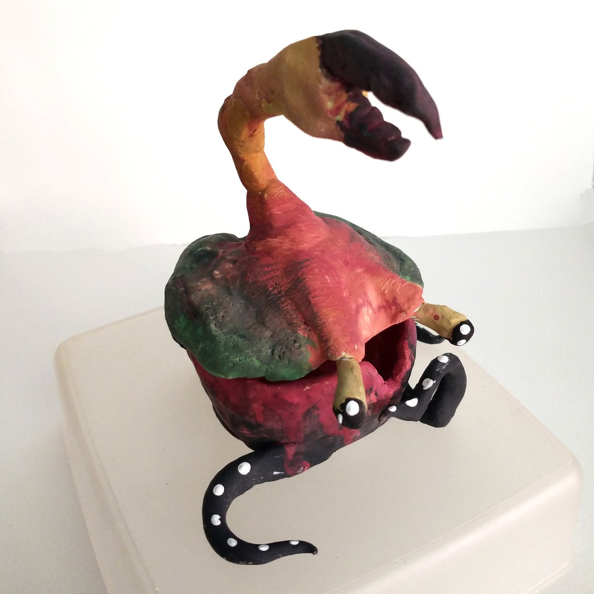 pedroalanarte's tweet photo. ✨👁️✨
caranguejo freak ~ cinzeiro
já pensou ter esse monstrinho invadindo a sua casa?
#art #sculpture #cinzeiro #artesanato https://t.co/d6jzLKH2Os