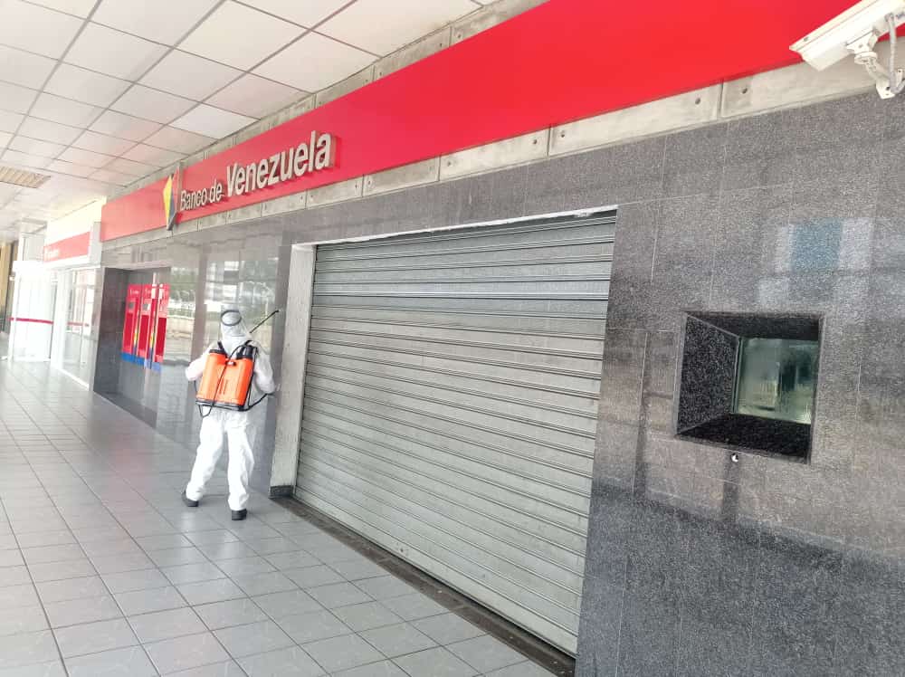 2020Realidades's tweet photo. Gerencia de Macrocentro afirma que no hay focos de Covid19 en sus instalaciones, los casos fueron de manera aislada. Están realizando desinfección más exhaustiva por seguridad y cumplimiento de ley. #Guayana #21Feb https://t.co/UL6WucMW7a
