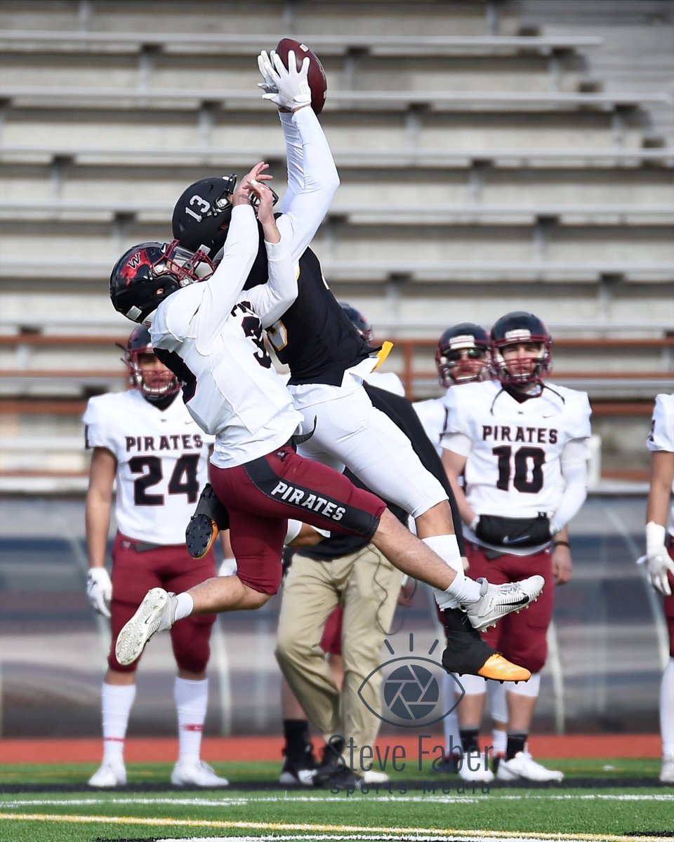 BellyFatLost's tweet photo. Some images from yesterday’s D3 #CollegeFootball game between #PLULutes and the #WhitworthPirates Watch #cascadiapreps on #247Sports for more https://t.co/LNyNm489xc
