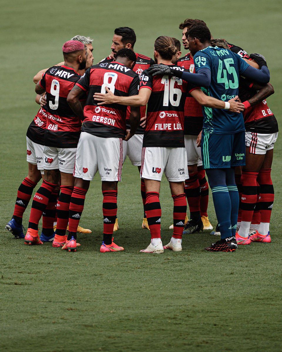 Dedicação máxima e união! Obrigado pela importante vitória, meu Deus! ❤️🖤🙌🏻  #IssoAquiéFlamengo