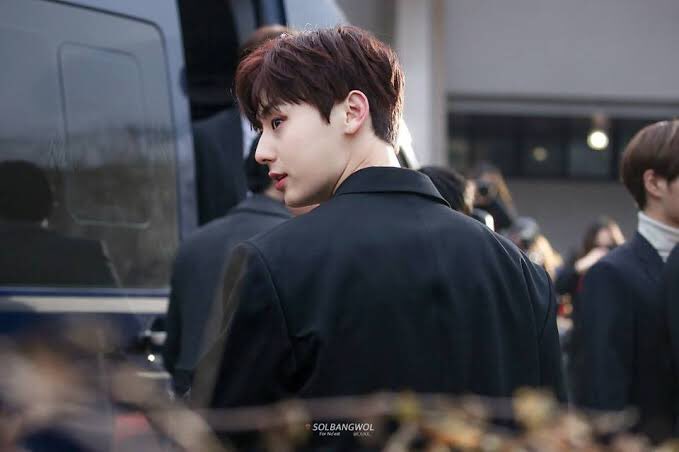 โดดเด่นเสมอแม้จะอยู่ท่ามกลางผู้คน