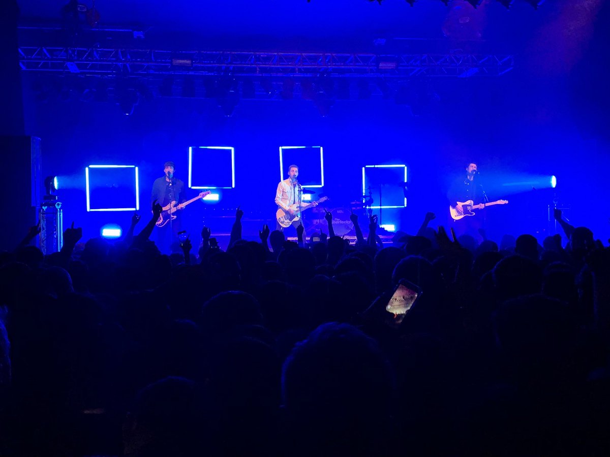 Dellis_13's tweet photo. Today marks a year since I saw  @TheSherlocks in Sheffield. Back then I never would have thought that this would have been my last gig and who knows when the next will be. Umpteen gigs and 2x @glastonbury cancellations later, I just want to go back to gigs! https://t.co/TB4qFI3mt8