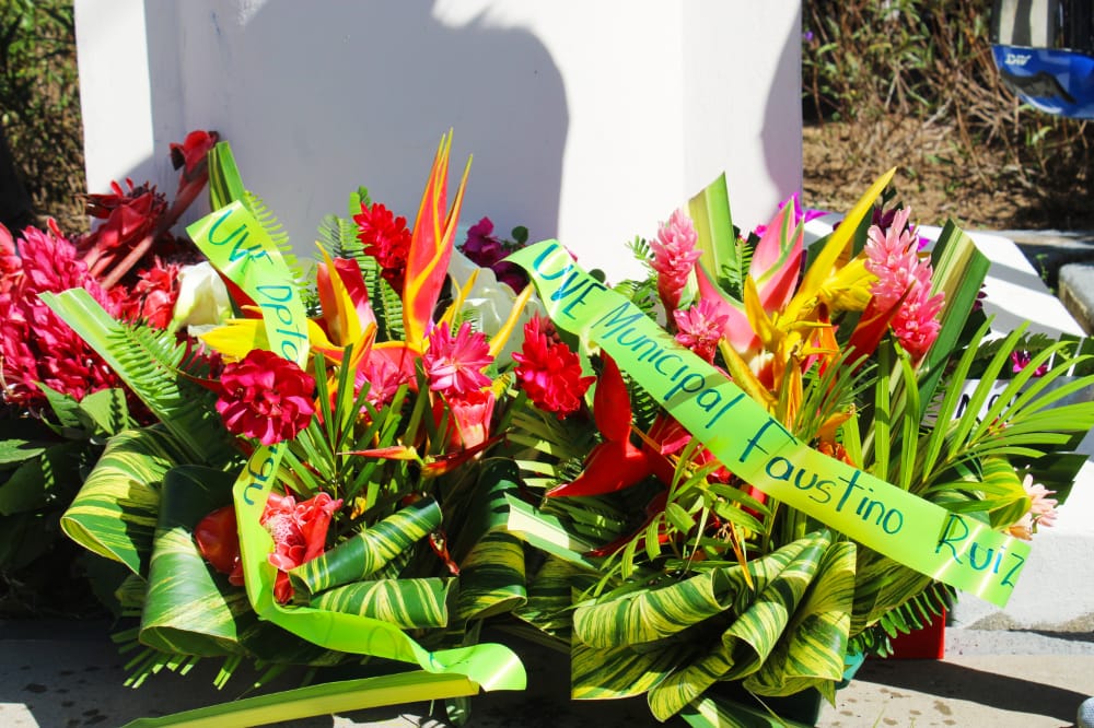 Nueva Segovia// Militancia Sandinista de Ocotal depositando ofrendas florales al General Sandino en su 87 aniversario del paso a la inmortalidad. 
#AquiEstaSandino 
#SandinoLuzYVictorias