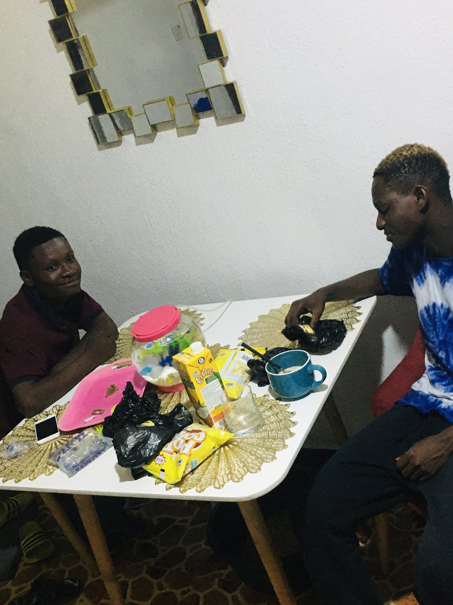 ayoaneo's tweet photo. was born to stand out. 
@Boy_spellz  @ayoaneo  😎 https://t.co/Dk5pvWyGqK