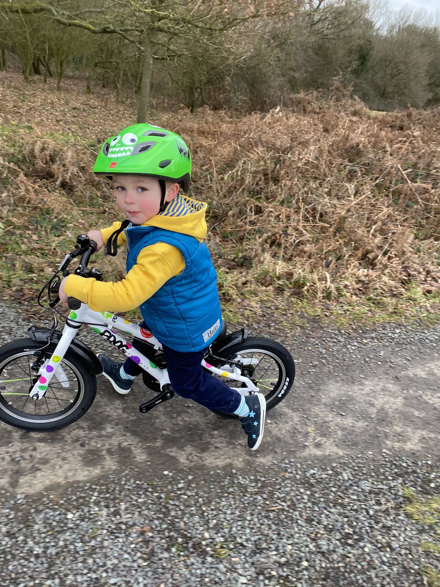 Littlelongc's tweet photo. Now Iβve managed to get my balance back, Iβve been out on my balance bike, I had grown quite a bit so my Grandad said heβd help buy me a new one! I chose the spotty Frog bike! So along with a new helmet, Iβm ready to go! @frogbikes #lovinglife #just3 #frog40 #nopedals #cycling https://t.co/LLamX5TJH5