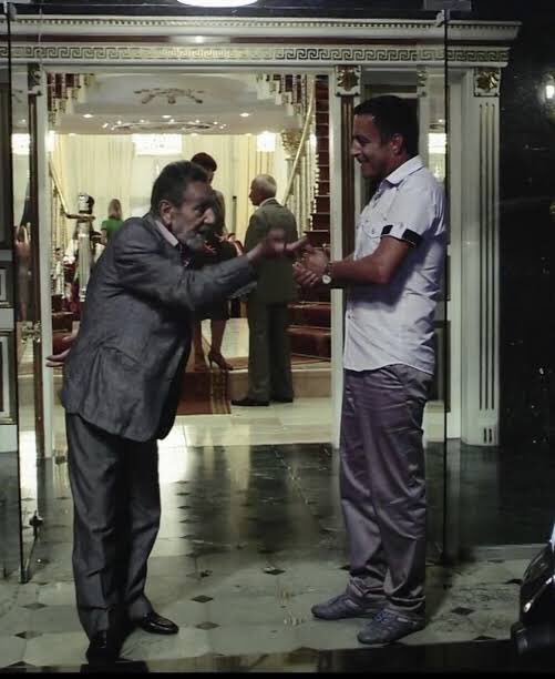 bazı şeyleri kafada bitirmiş erkek kombini