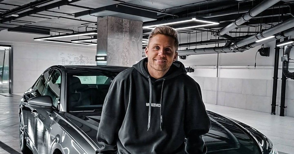 влад соколовский в ауди. машина влада соколовского. влад соколовский 2023. павел прилучный фото. мажор сериал игорь.