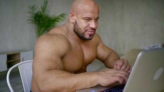 deadbeatdonovan's tweet photo. average dennis enjoyer Vs. average norman enjoyer https://t.co/lhx7bbuUFx