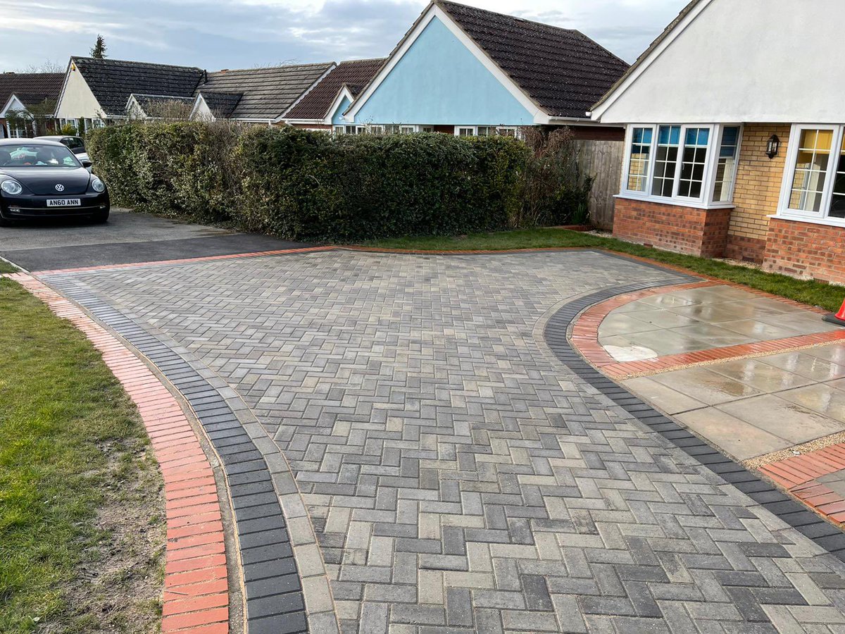 CamBlockPaving's tweet image. Our latest driveway completed yesterday in Melbourn Cambridge, this week we have moved onto the next door neighbour so eyes peeled.....