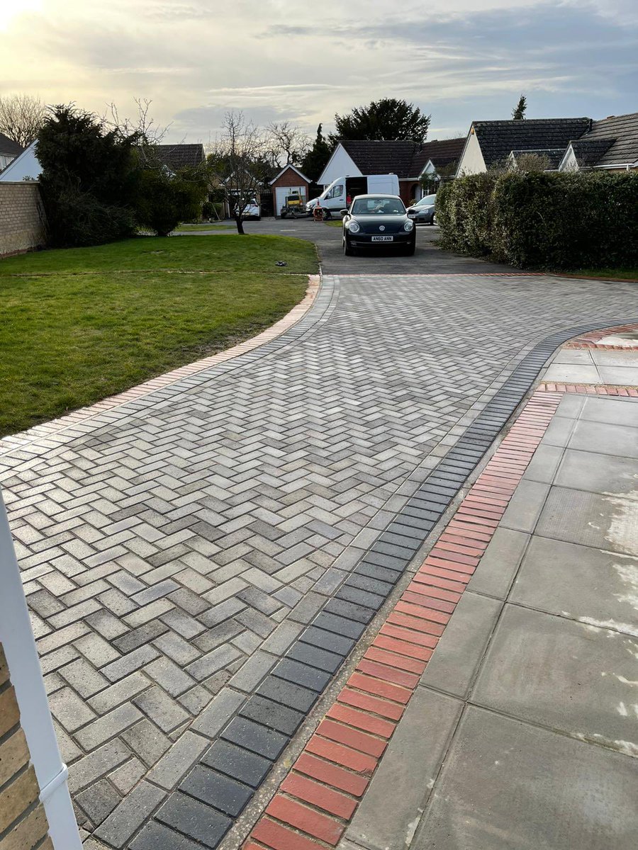 CamBlockPaving's tweet image. Our latest driveway completed yesterday in Melbourn Cambridge, this week we have moved onto the next door neighbour so eyes peeled.....