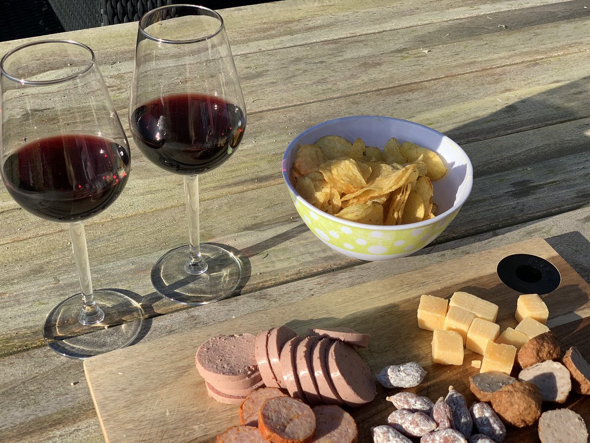 Thuispakje's tweet photo. Dit vanmiddag in de tuin. 💜 https://t.co/ewVsa6xUUz