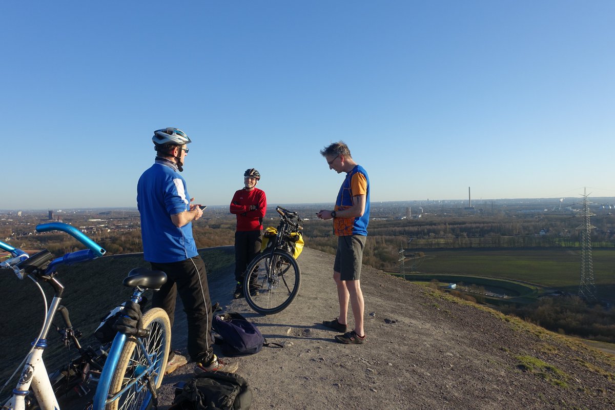 mad_docx's tweet photo. Heute kleines #Fahradbubble Treffen mit @RiRaRu3Rs und @cityradler... war ne entspannte Runde beim Sonne tanken🙂 Gerne wieder, wenn mein Finger wieder Ok ist, fahre ich auch ne längere Strecke mit. Grüße gehen raus..🖖😊 https://t.co/LMpkLBcOu2