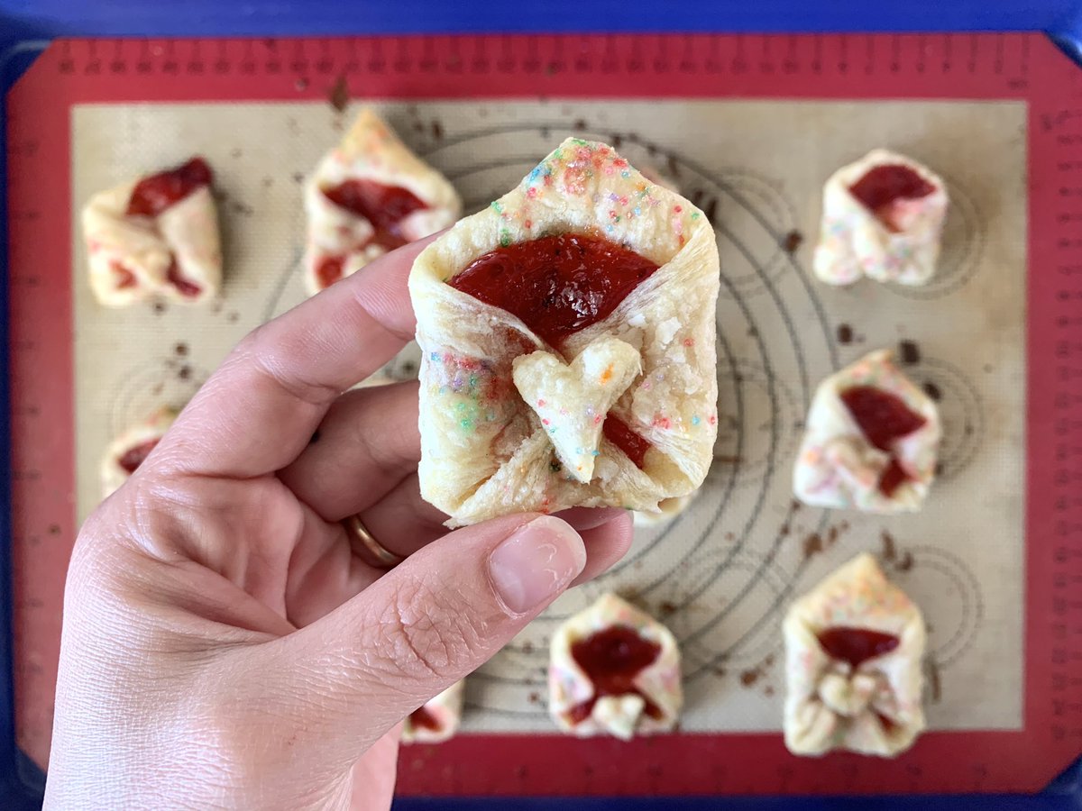 bearosekoch's tweet photo. cherry pie love letters 🍒❤️ https://t.co/grrxtfxp4F