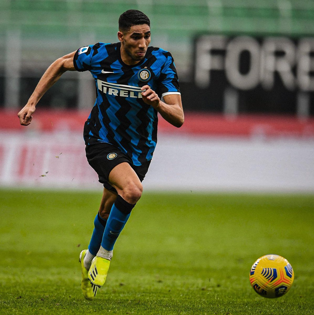 AchrafHakimi's tweet photo. 🤐🤐⚫️🔵 https://t.co/JklFupc9aR