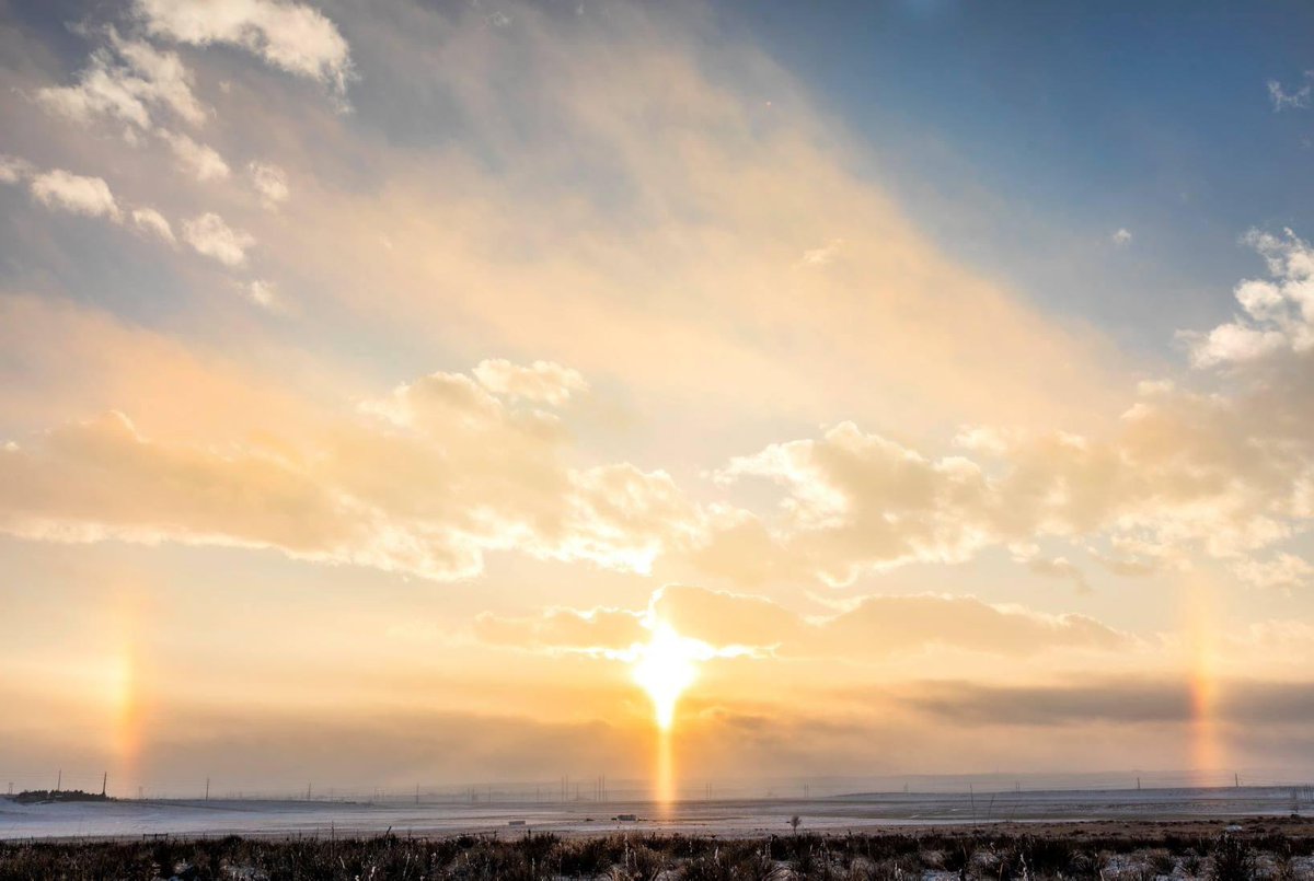 ColorfulCOCltv's tweet photo. “Gorgeous sunset on a frigid day!” 🥶❤️😍

This insanely beautiful shot was taken by @Divine_Exposure! 

We share shots of Colorful Colorado! 💙🤍❤️💛 #colorfulcoloradocollective or tag @ColorfulCOCltv for Daily Features! Join us on Facebook! Link is in our bio! 😊 https://t.co/Nzd2ht889L