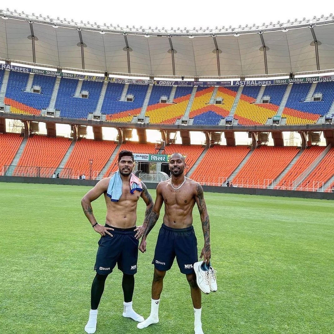 CricCountdown's tweet photo. #HardikPandya and #UmeshYadav pose for a picture after working hard at #TeamIndia's practice session in Ahmedabad. #indveng manimal jaipur https://t.co/v0RG23yyxI
