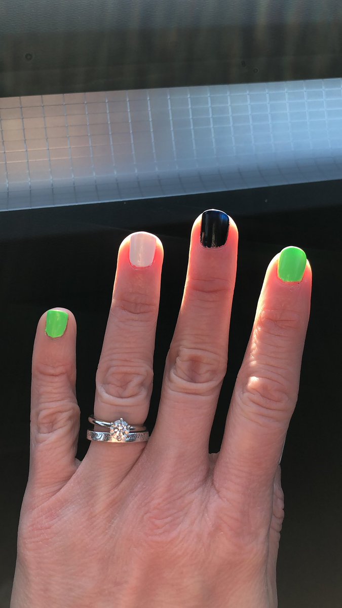 @interstatebatts @KyleBusch @JoeGibbsRacing @bross00 and I are both @KyleBusch and #teaminterstate fans! I even have the nails to prove it! Go Kyle!!