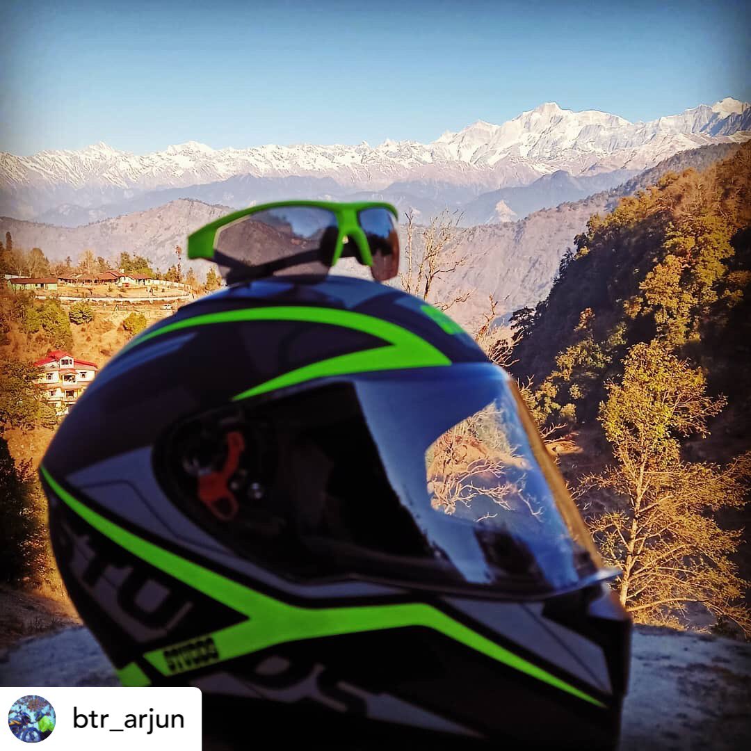 Hurt your Helmet not your Head!
Wear a Helmet Always!!

studds.com/helmet/full-fa…

Pc:instagr.am/btr_arjun

#Repost #RepostOfTheWeek #Studds #StuddsHelmets #RideYourDreams #ThunderD4 #ThunderFullFaceHelmet #FullFaceHelmets #Helmets #MotorcycleHelmets #TwoWheelerHelmets