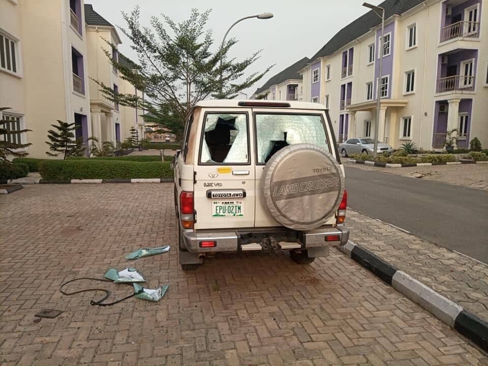 BREAKING: <a href="/PoliceNG/">Nigeria Police Force</a> Arrest Rochas Okorocha For Allegedly Destroying Imo Government, Security Vehicles | Sahara Reporters 
SaharaReporters gathered that Okorocha, who is also a former governor of the state, was arrested for...
READ MORE: bit.ly/3dynidH