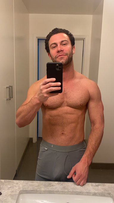 Just wanna show some love to all my fans thankyou for the love and support https://t.co/UwGkeC71Sd https://t