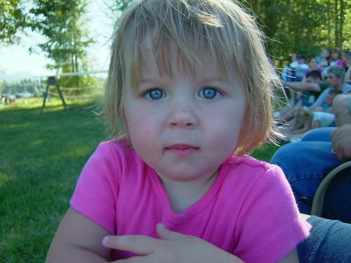 HonestlyThough4's tweet image. #OldMeGlowUp #1YearOfOldMe
Learned a few things in the past few years, hold the people you love the closest, don't use safety scissors for bangs, learn that new instrument, and most importantly turn that shit up. nobody got time for quiet music (especially if it's 5sos)