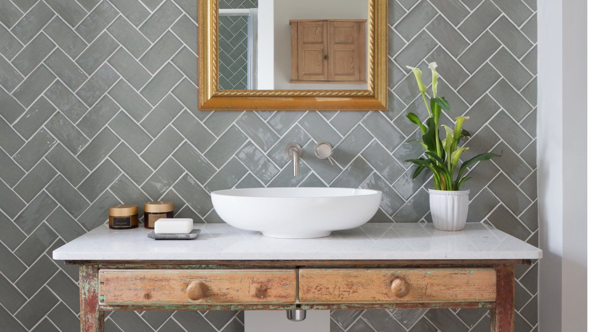 elementstudiosc's tweet image. Our most saved pin on Pinterest this week! We love bringing vintage finds back to life &amp;amp; this repurposed washstand was a perfect fit for a very cool, eclectic family home.
More project details here 👇
elementstudios.co.uk/portfolio-item…
#interiordesigner #upcycle #bathroom #oxford